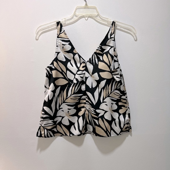 Old Navy Tank Top Deep V Floral Blouse - Picture 4 of 6